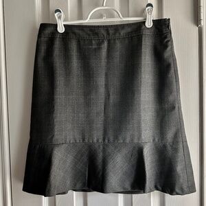 Ann Taylor Loft Gray Skirt Size 4 Poly Rayon w Lining Side Zipper Plaid Pattern